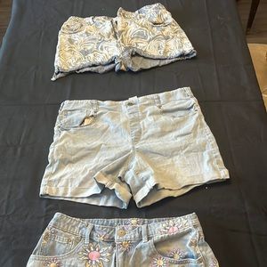 Shorts bundle 3 pairs size 11/12